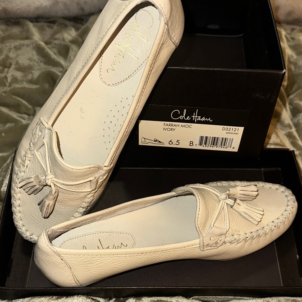 Cole Haan Women's Cream Moccasins 6.5B - Leather Ivory Tassel Loafers EUC